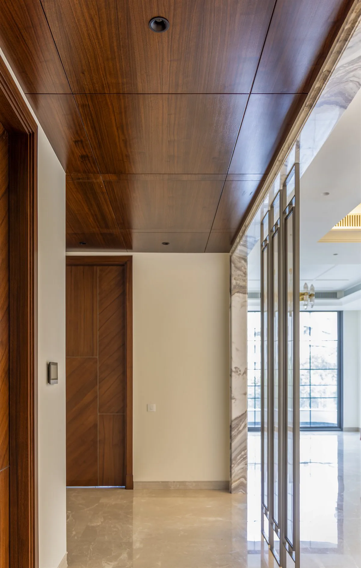 Entrance vestibule under a walnut-clad ceiling